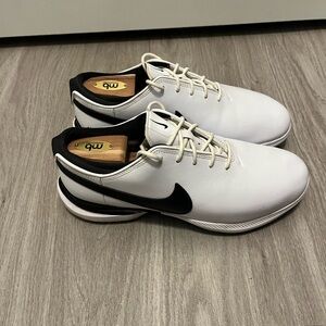 Nike Leather Golf Victory Tour Shoes.